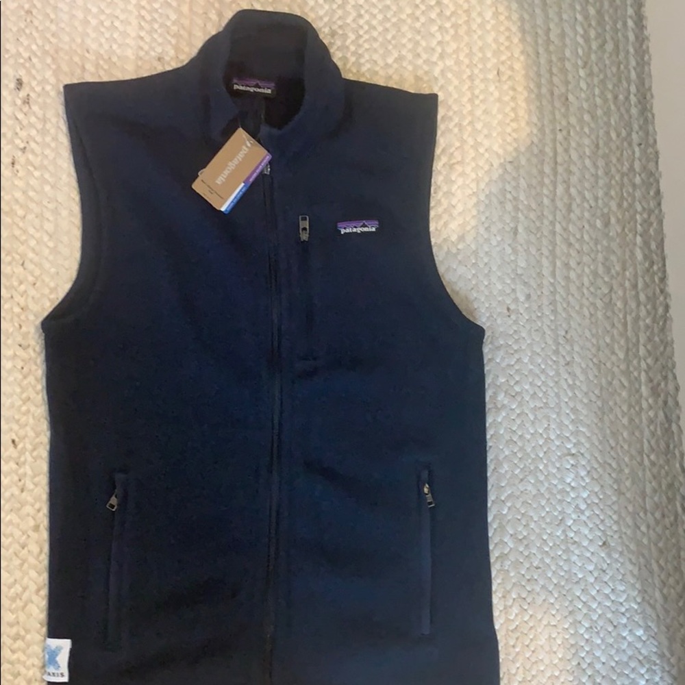 Men’s size small Patagonia navy blue vest